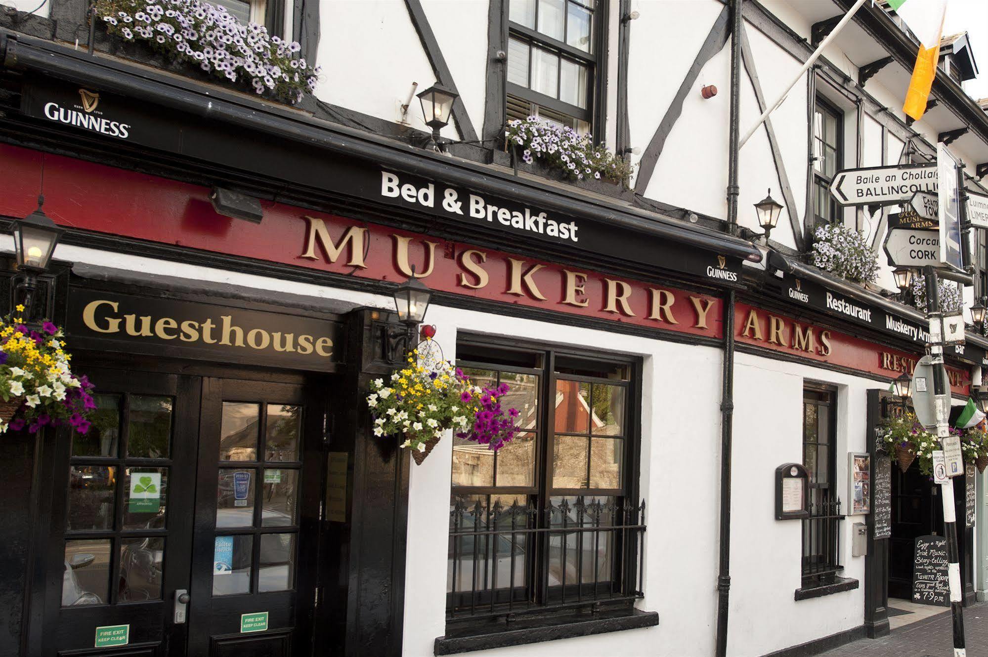 Muskerry Arms Bar And B&B Blarney Exterior foto