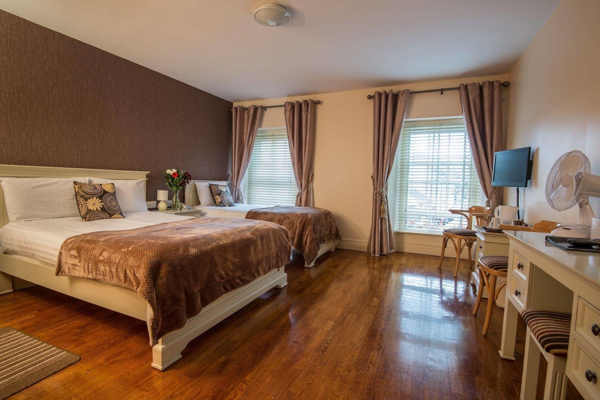 Muskerry Arms Bar And B&B Blarney Exterior foto